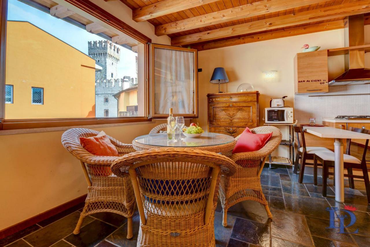Desenzanoloft Official Partner Marriott Homes & Villas -Penthouse Never Say Never Sirmione Castle View Exterior foto