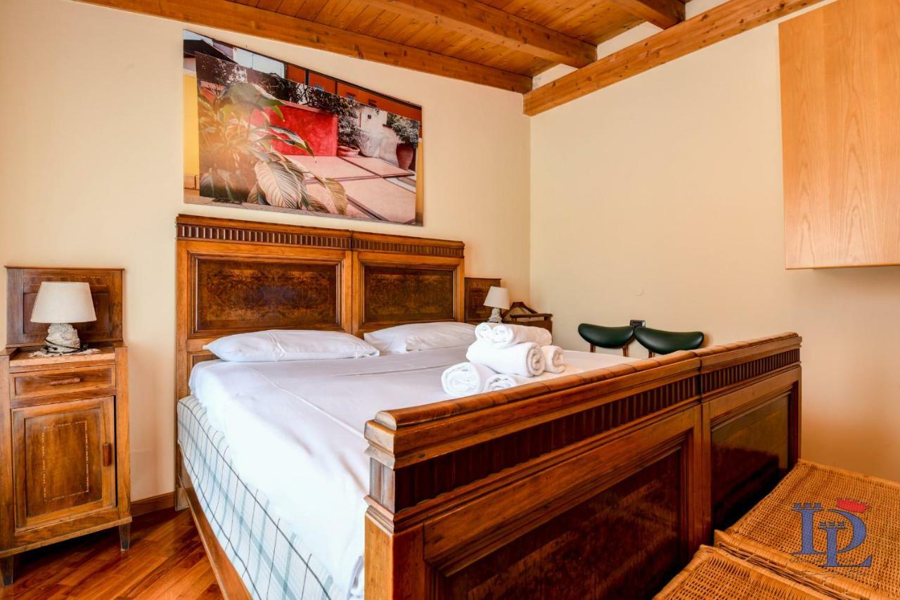 Desenzanoloft Official Partner Marriott Homes & Villas -Penthouse Never Say Never Sirmione Castle View Exterior foto