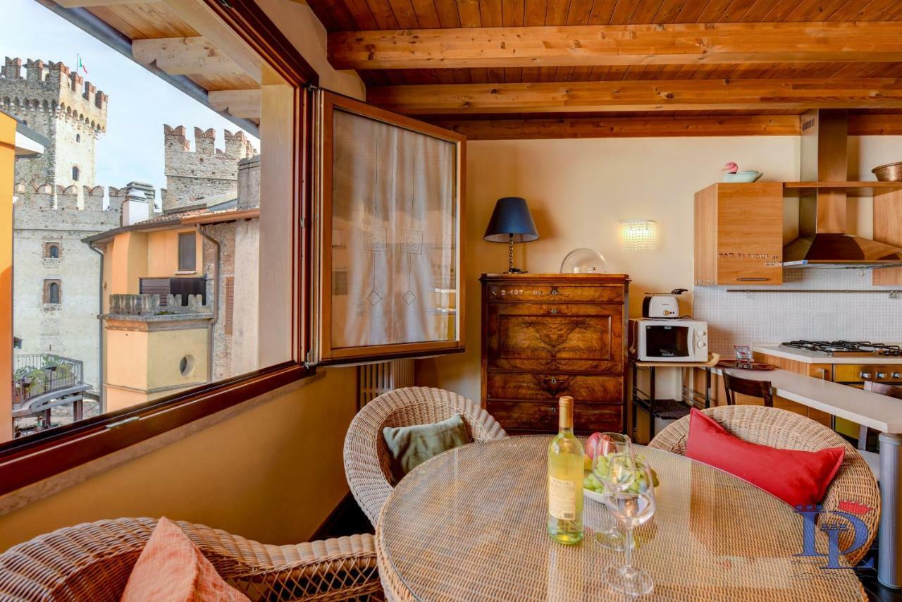 Desenzanoloft Official Partner Marriott Homes & Villas -Penthouse Never Say Never Sirmione Castle View Exterior foto